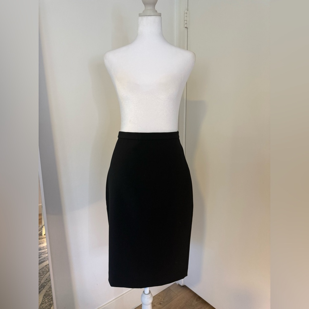 St. John Elegant Black Pencil Skirt